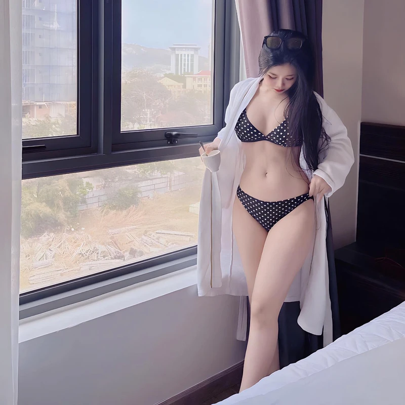 Gái xinh mặc Bikini 17