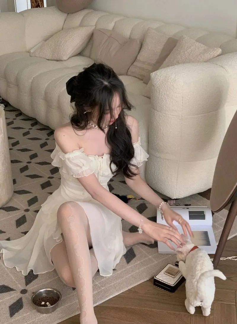 Che mặt nhưng không che hết thần thái gái xinh tóc dài nổi bật trong từng khung hình Che mặt nhưng không che hết thần thái gái xinh tóc dài nổi bật trong từng khung hình