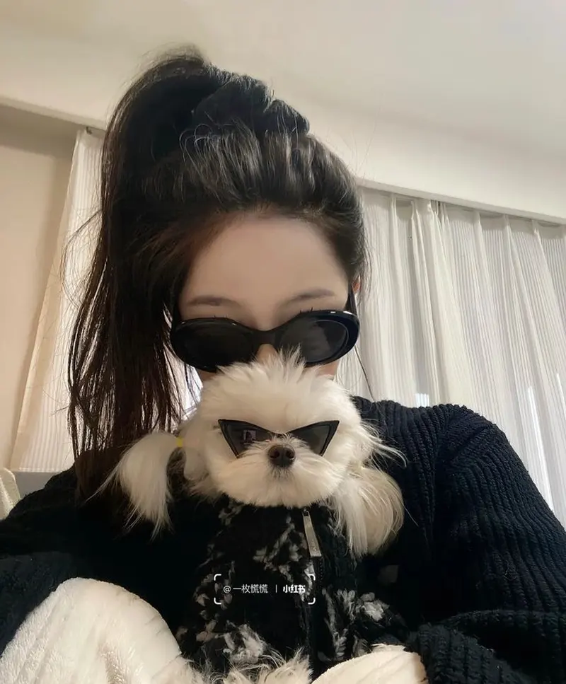 Hình ảnh gái xinh tóc dài đeo kính ngầu tạo ấn tượng với phong cách phá cách Hình ảnh gái xinh tóc dài đeo kính ngầu tạo ấn tượng với phong cách phá cách