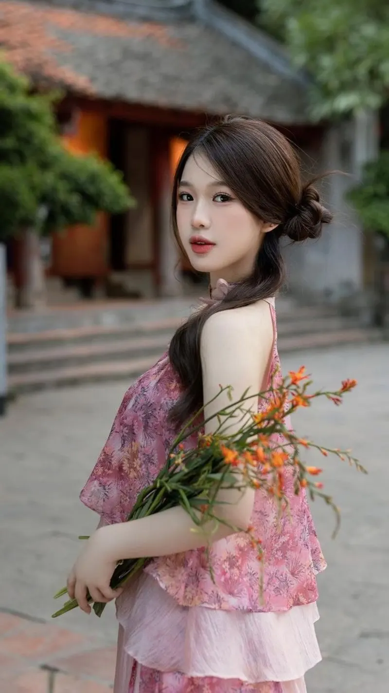 Hình ảnh gái xinh tóc dài mặc áo dài trắng, thanh lịch và đầy cuốn hút giữa thiên nhiên Hình ảnh gái xinh tóc dài mặc áo dài trắng, thanh lịch và đầy cuốn hút giữa thiên nhiên