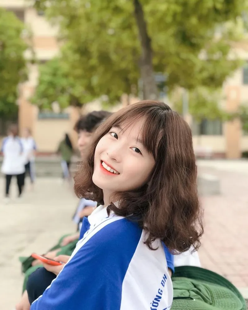 Gái xinh tóc ngắn xoăn là lựa chọn hoàn hảo cho phong cách lãng mạn Gái xinh tóc ngắn xoăn là lựa chọn hoàn hảo cho phong cách lãng mạn