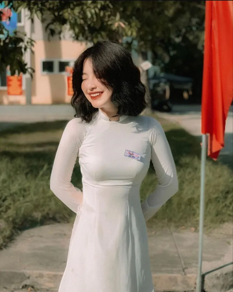 Hình ảnh gái xinh tóc ngắn mặc áo dài, đơn giản mà tinh tế Hình ảnh gái xinh tóc ngắn mặc áo dài, đơn giản mà tinh tế