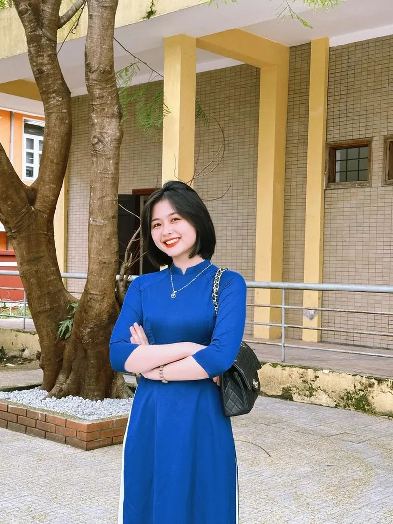 Gái xinh tóc ngắn mặc áo dài tạo nên nét đẹp truyền thống pha chút hiện đại Gái xinh tóc ngắn mặc áo dài tạo nên nét đẹp truyền thống pha chút hiện đại