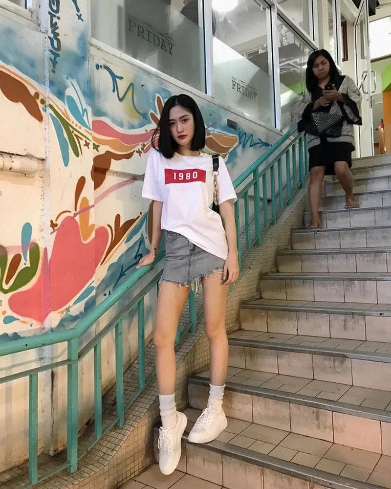 Gái xinh tóc ngắn mặc váy xòe mang đến vẻ ngoài nữ tính nhưng không kém phần năng động Gái xinh tóc ngắn mặc váy xòe mang đến vẻ ngoài nữ tính nhưng không kém phần năng động