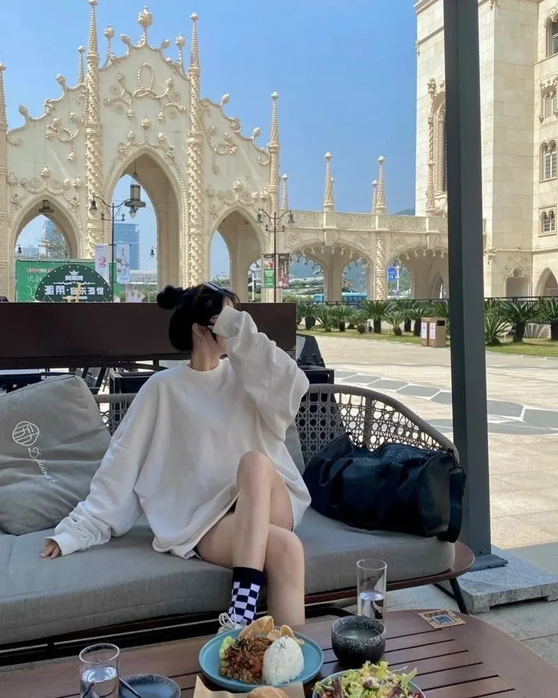 Hình ảnh lạnh lùng khiến gái xinh che mặt thêm cuốn hút Hình ảnh lạnh lùng khiến gái xinh che mặt thêm cuốn hút