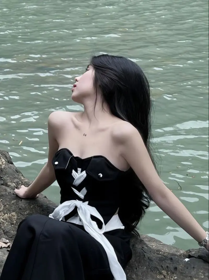 Gái xinh che mặt khi đi biển mang nét tự do, dịu dàng Gái xinh che mặt khi đi biển mang nét tự do, dịu dàng