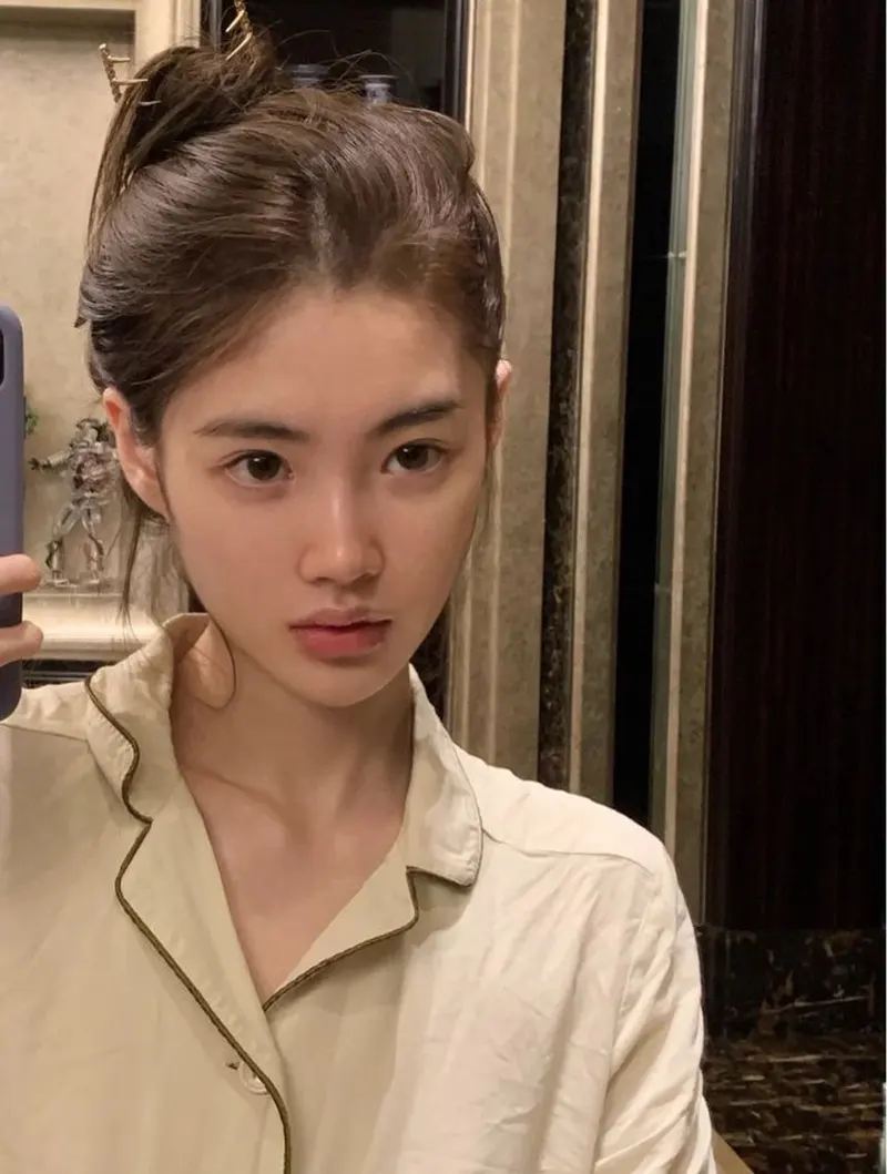 Lần đầu tiên, gái xinh mặt mộc chụp cam thường gây bão mạng với nhan sắc thật khó tin Lần đầu tiên, gái xinh mặt mộc chụp cam thường gây bão mạng với nhan sắc thật khó tin