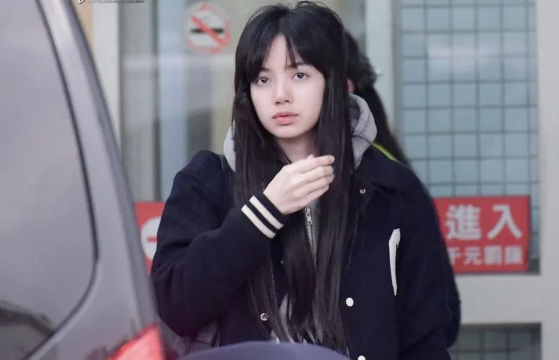 Lisa mặt mộc gây sốt mạng xã hội: Vẻ đẹp thật khiến hàng triệu fan không thể rời mắt Lisa mặt mộc gây sốt mạng xã hội: Vẻ đẹp thật khiến hàng triệu fan không thể rời mắt