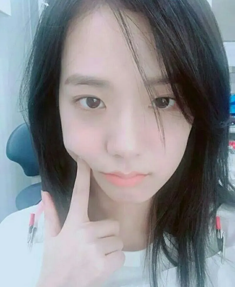 Jisoo mặt mộc: "Nữ thần visual" của K-pop vẫn tỏa sáng với vẻ đẹp tự nhiên Jisoo mặt mộc: "Nữ thần visual" của K-pop vẫn tỏa sáng với vẻ đẹp tự nhiên