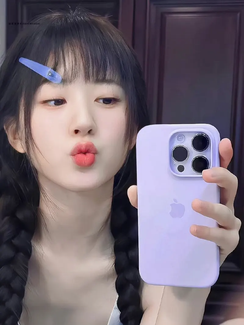 Gái cute Trung Quốc chu môi dễ thương Gái cute Trung Quốc chu môi dễ thương