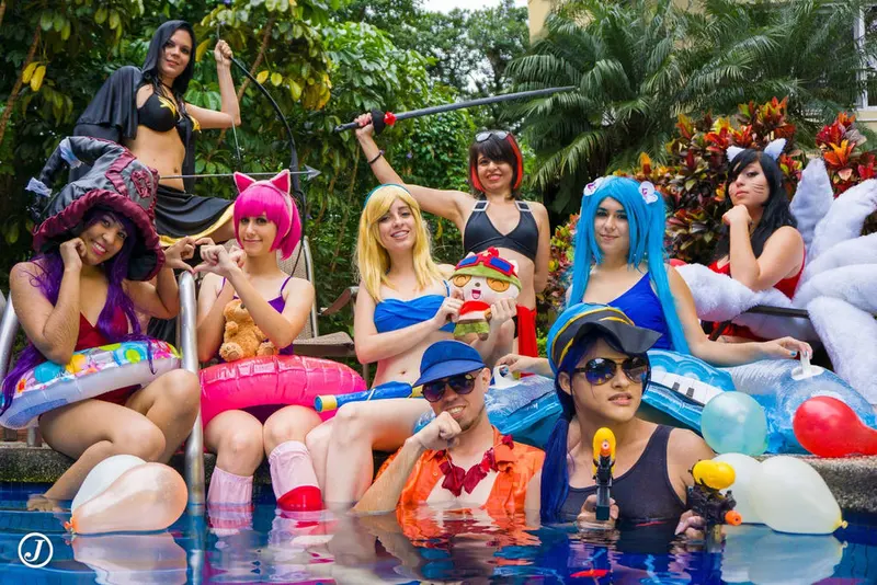 Gái xinh cosplay liên quân mobile trong bộ tiệc bãi biển đầy màu sắc Gái xinh cosplay liên quân mobile trong bộ tiệc bãi biển đầy màu sắc