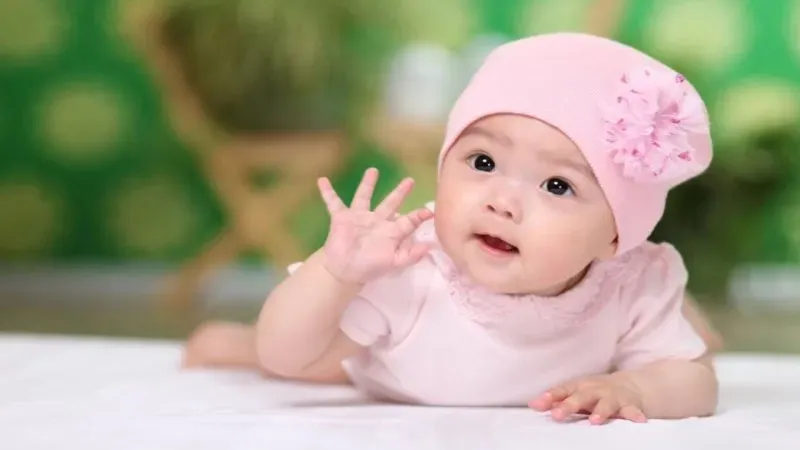Hình nền bé dễ thương mang đến sự vui tươi và ngọt ngào Hình nền bé dễ thương mang đến sự vui tươi và ngọt ngào