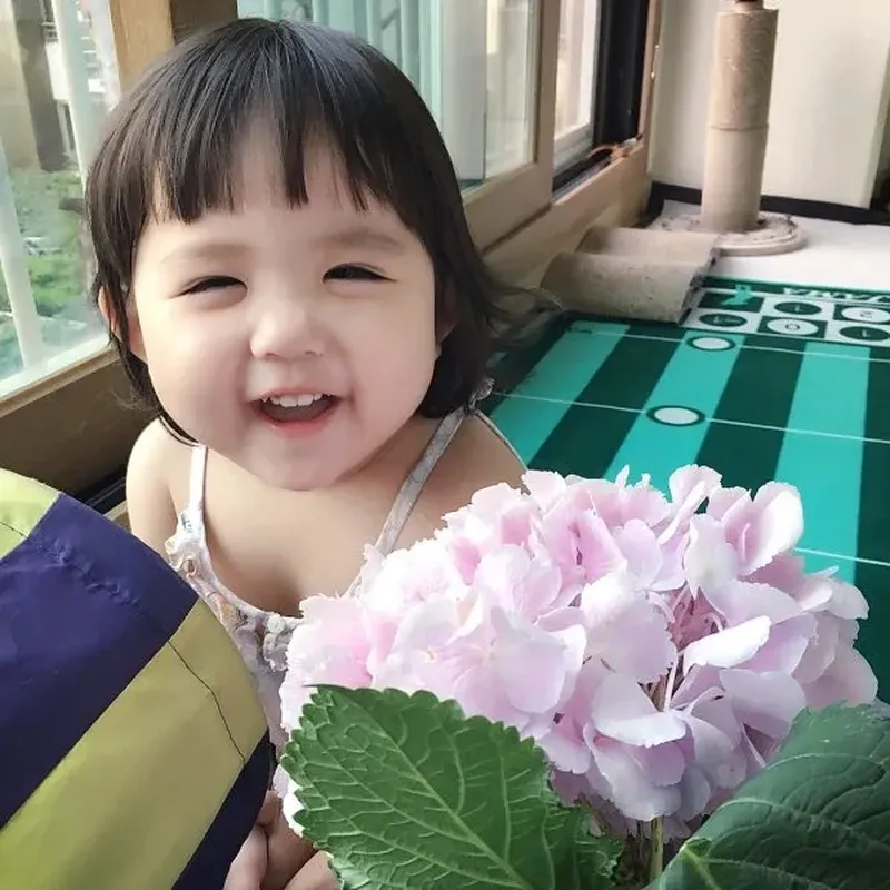 Avt em bé cute giúp bạn nổi bật với phong cách dễ thương Avt em bé cute giúp bạn nổi bật với phong cách dễ thương
