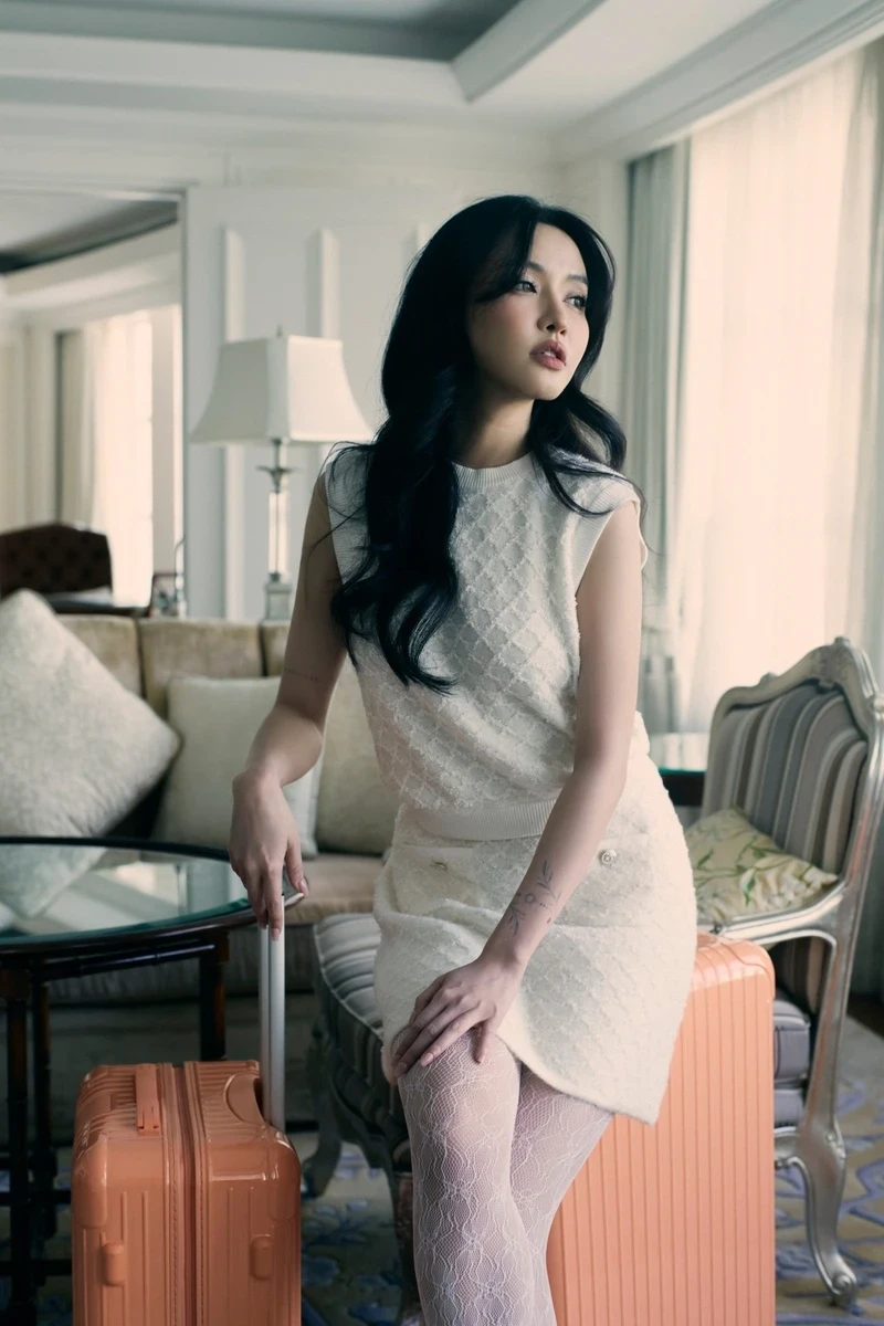 Gửi Anh Xa Nhớ là một trong những bài hát nổi bật của Bích Phương Gửi Anh Xa Nhớ là một trong những bài hát nổi bật của Bích Phương