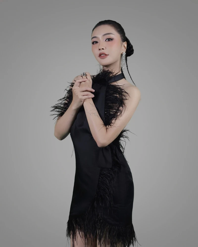 Bài hát Đi Đu Đưa là một trong những ca khúc vui tươi của Bích Phương Bài hát Đi Đu Đưa là một trong những ca khúc vui tươi của Bích Phương