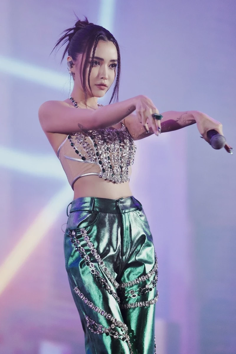 Các bài hát của Bích Phương luôn mang đến nhiều cảm xúc cho người nghe Các bài hát của Bích Phương luôn mang đến nhiều cảm xúc cho người nghe