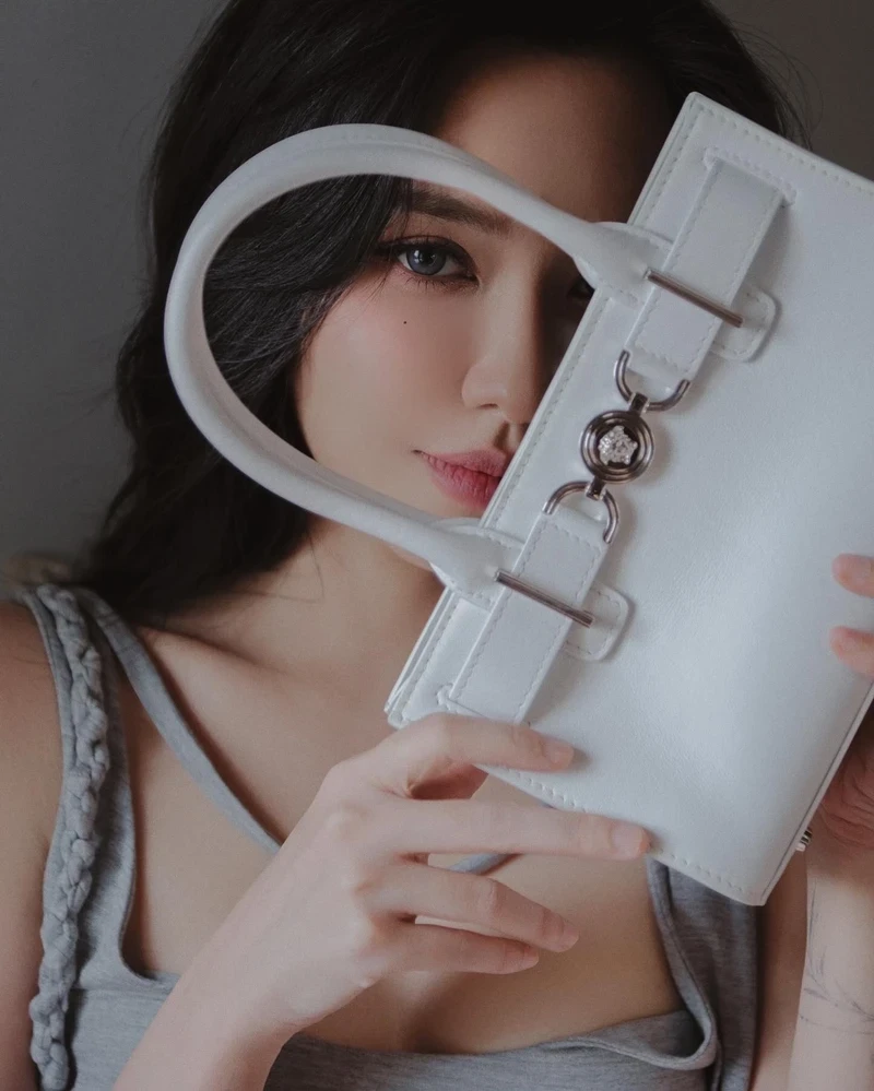 Bùa Yêu bài hát chạm đến trái tim người nghe với giai điệu ngọt ngào Bùa Yêu bài hát chạm đến trái tim người nghe với giai điệu ngọt ngào