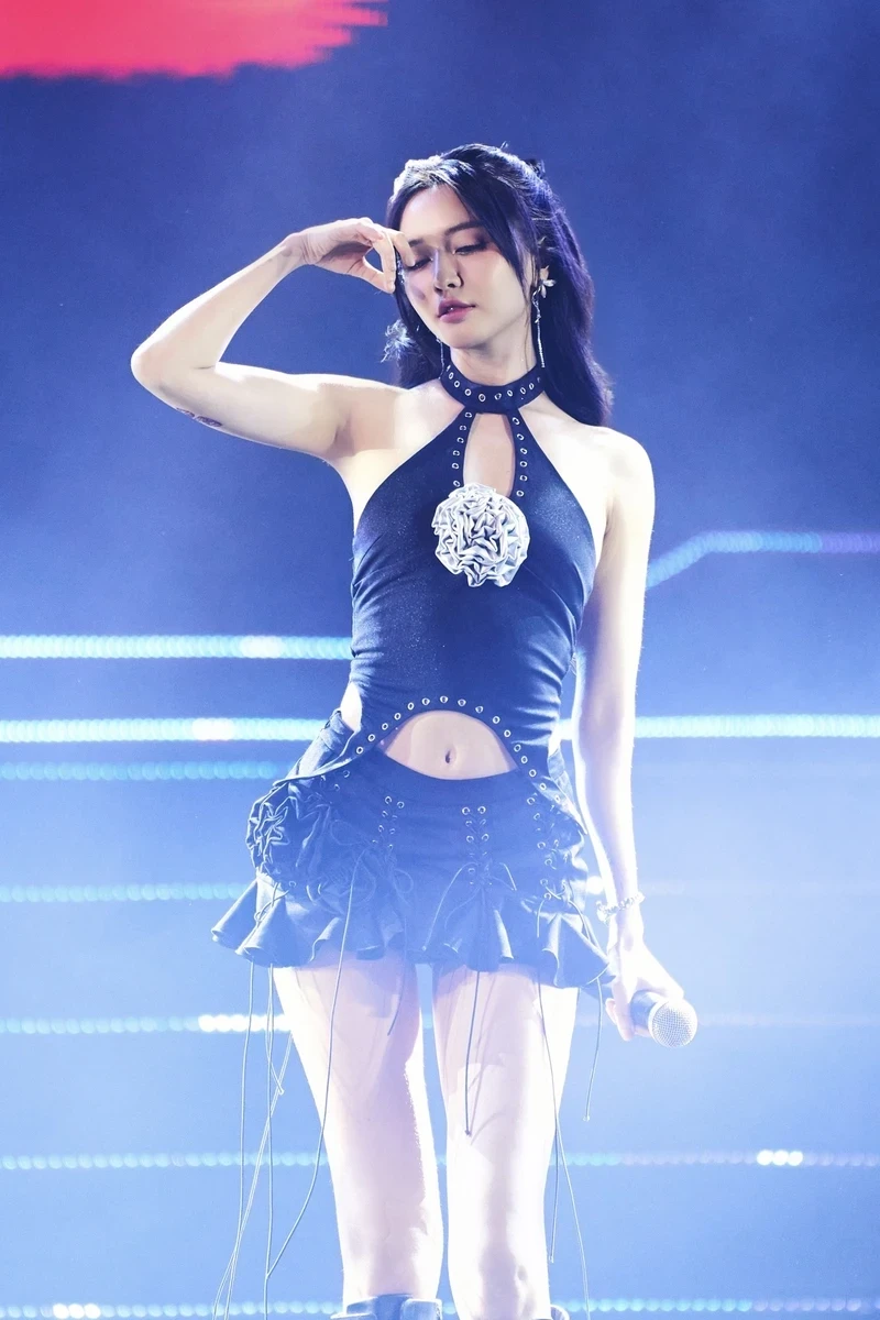 Hát Bùa Yêu là một trong những bài hát nổi bật của Bích Phương Hát Bùa Yêu là một trong những bài hát nổi bật của Bích Phương