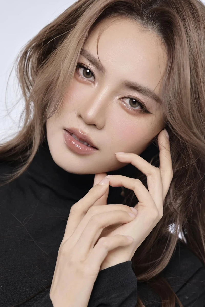 Hình ảnh Ninh Dương Lan Ngọc trong bikini giữa cánh đồng bất tận