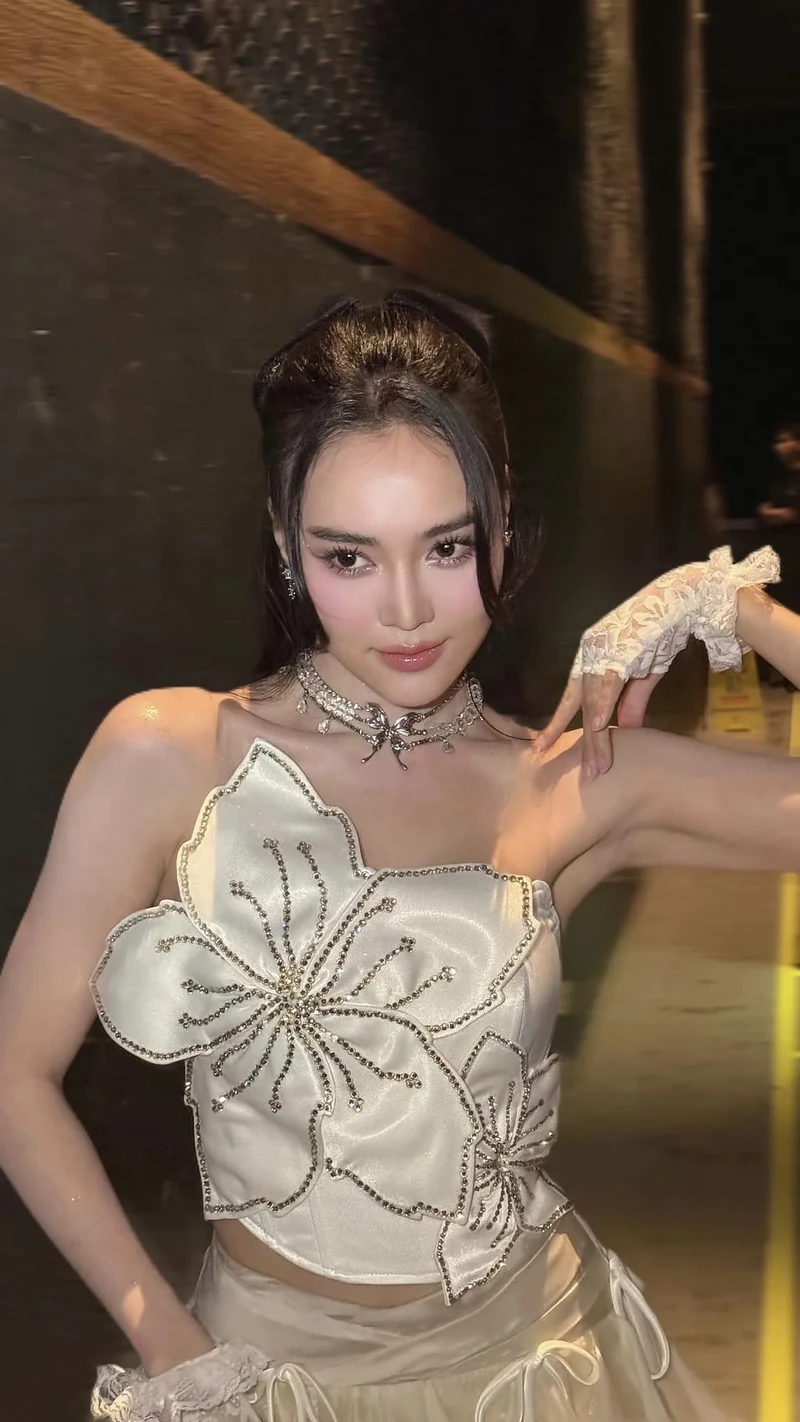 Chiêm ngưỡng Lan Ngọc mặc đồ bikini đầy phong cách và quyến rũ