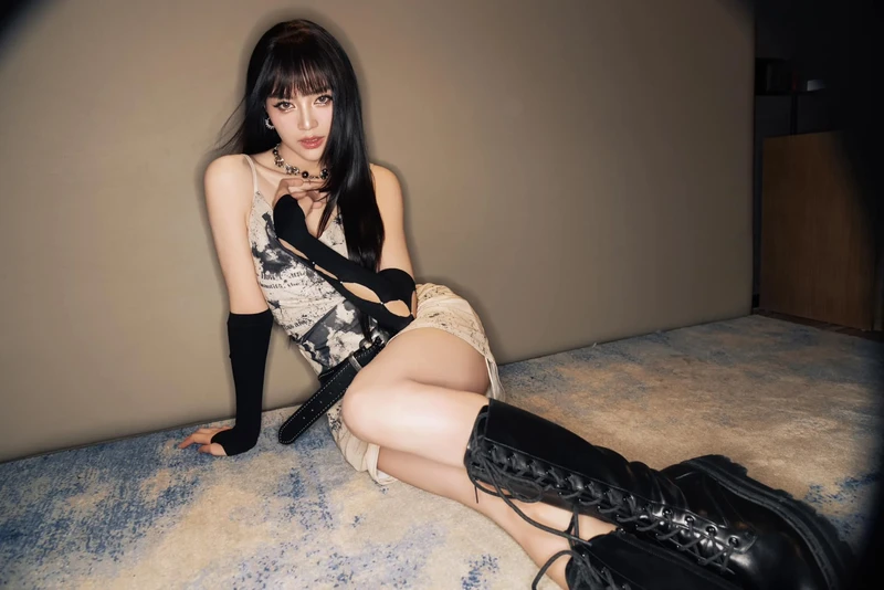 Linh Dương Lan Ngọc nổi bật với bikini trong những ngày hè nóng bức