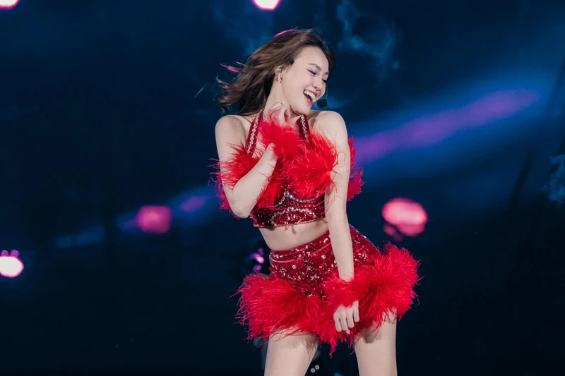 Chi Dân và Lan Ngọc, cặp đôi hoàn hảo trong những bộ bikini