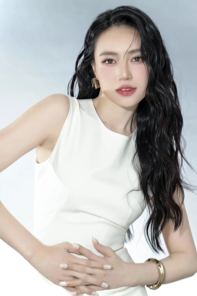 Ninh Dương Lan Ngọc và Ngô Kiến Huy cùng khoe dáng trong bikini