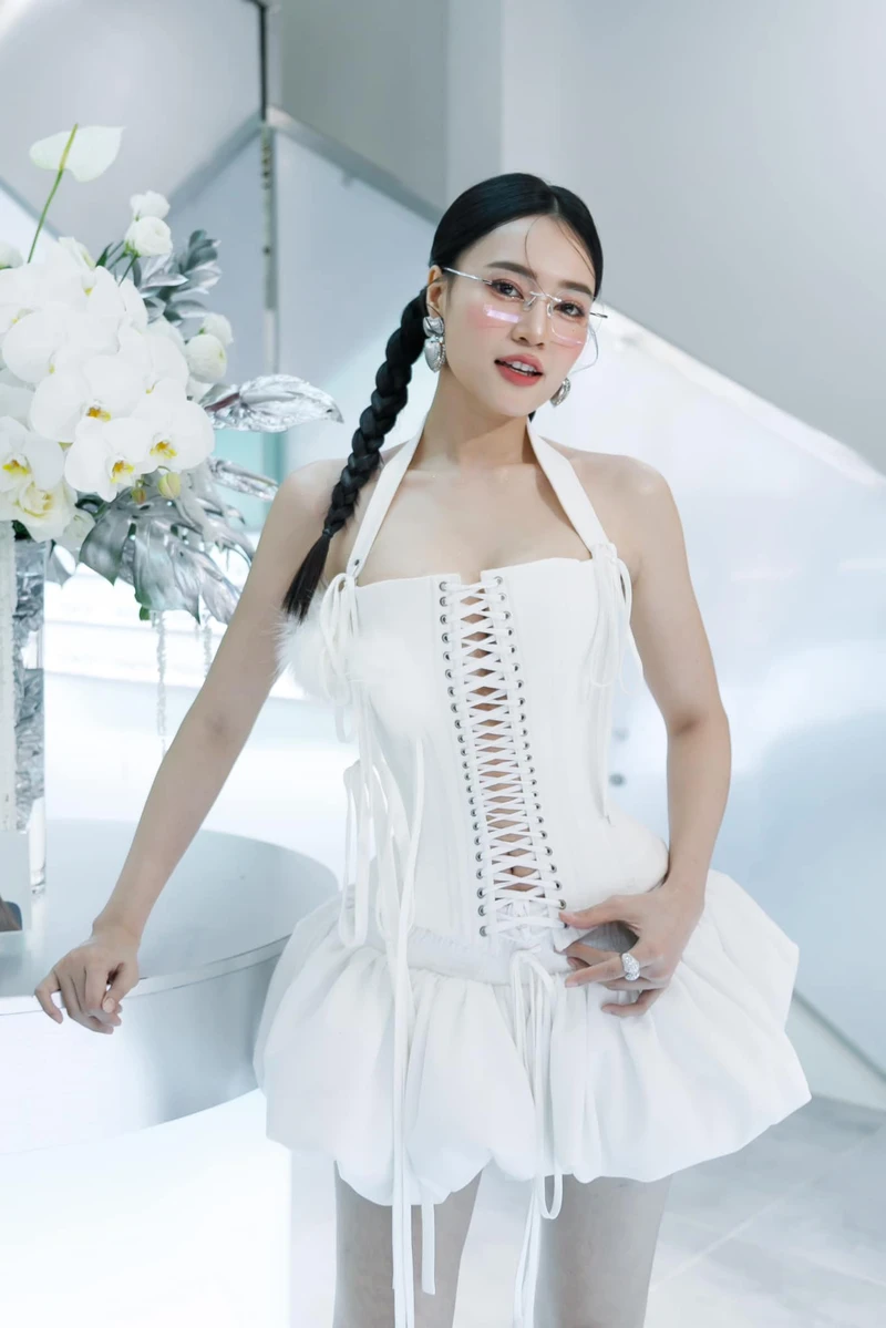 Cặp đôi Ninh Dương Lan Ngọc và Ngô Kiến Huy trong bộ bikini đẹp