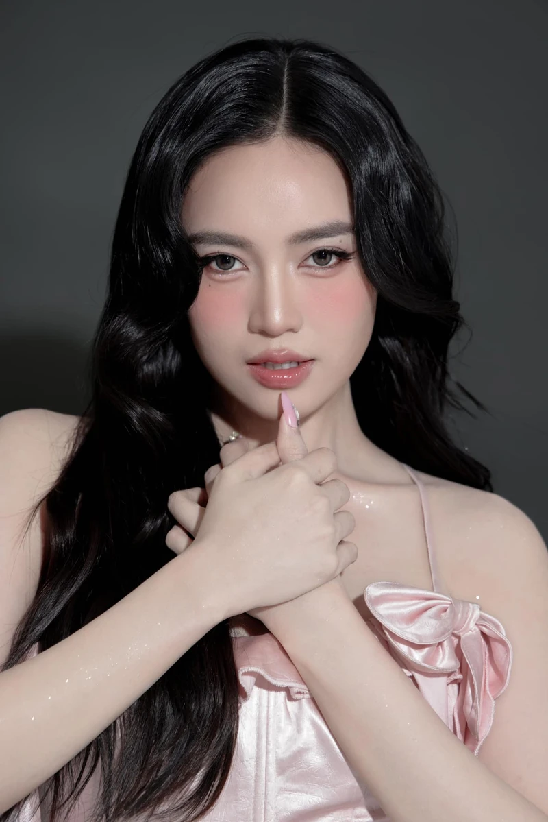 Khám phá khoảnh khắc đáng yêu của Lan Ngọc và Ngô Kiến Huy trong bikini