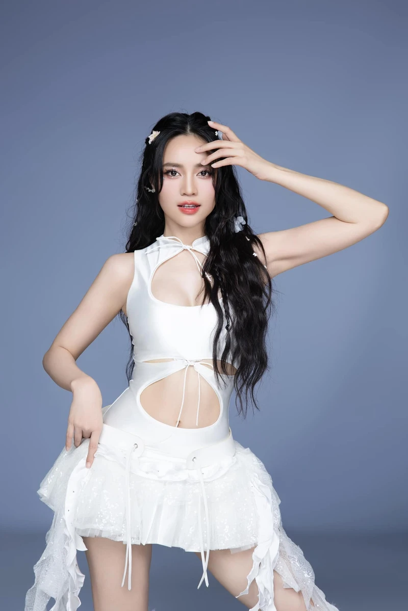 Ninh Dương Lan Ngọc yêu Chi Dân, cùng nhau tỏa sáng trong bikini