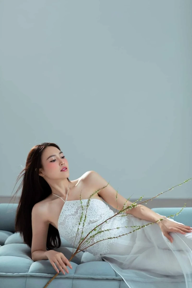 Chi Dân và Ninh Dương Lan Ngọc cùng nhau diện bikini đầy phong cách