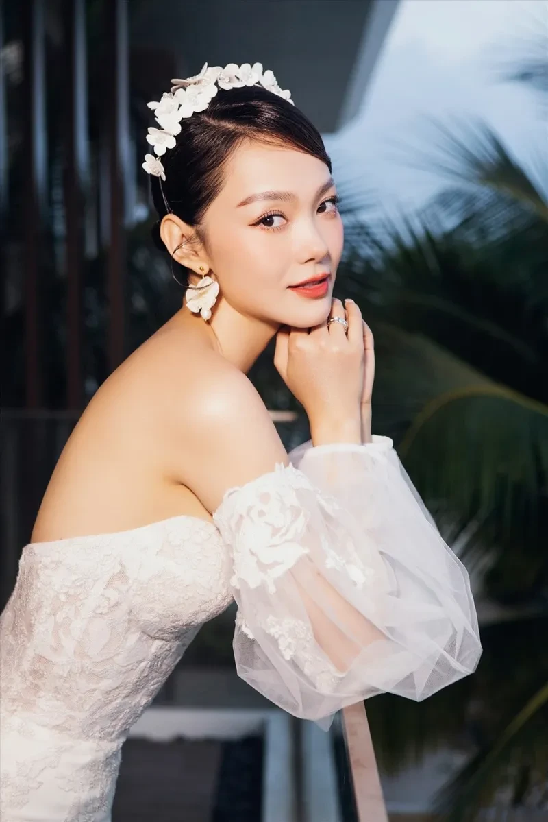 Minh Hằng làm đám cưới là một trong những sự kiện nổi bật Minh Hằng làm đám cưới là một trong những sự kiện nổi bật
