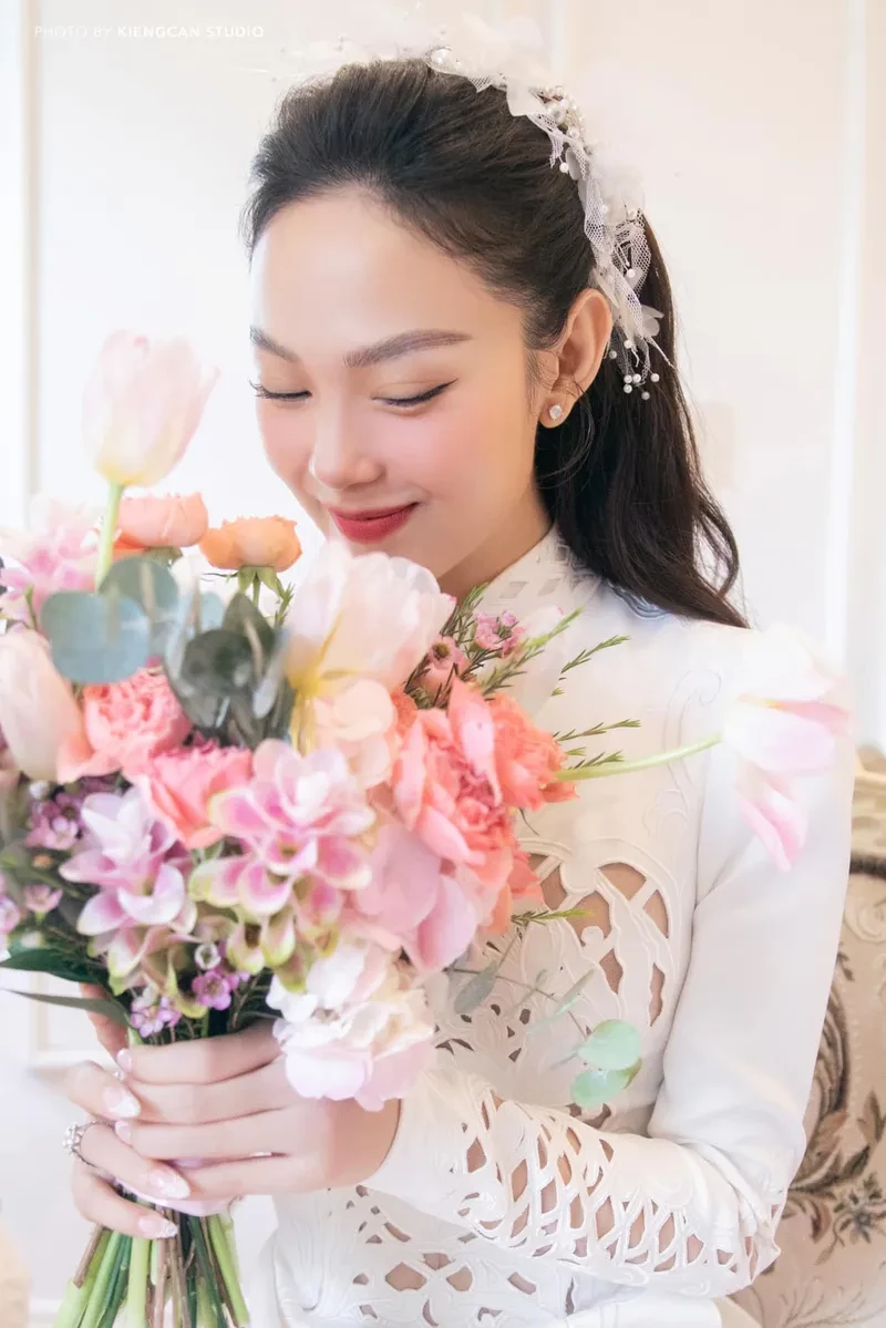 Diễn viên điện ảnh Thẩm Thúy Hằng là một trong những người bạn thân của Minh Hằng Diễn viên điện ảnh Thẩm Thúy Hằng là một trong những người bạn thân của Minh Hằng