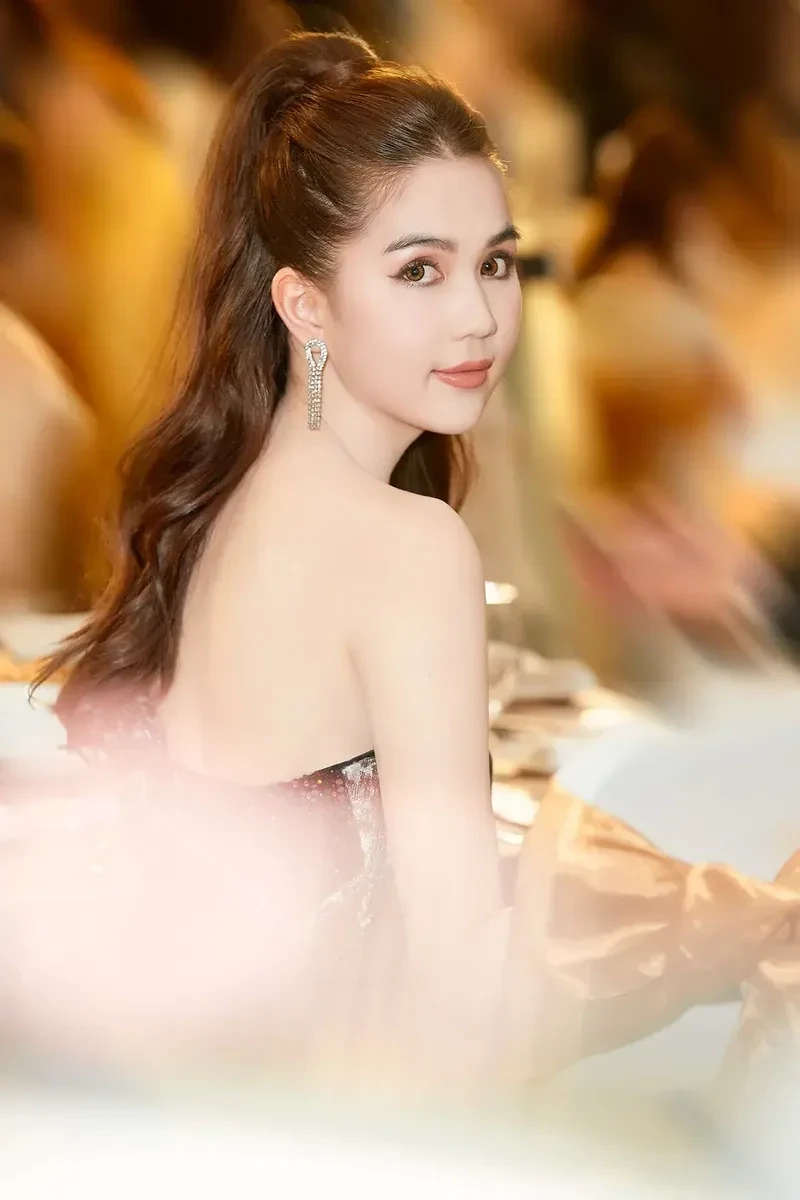 Ngọc Trinh khoe thân hình quyến rũ trong bộ ảnh mới nhất Ngọc Trinh khoe thân hình quyến rũ trong bộ ảnh mới nhất
