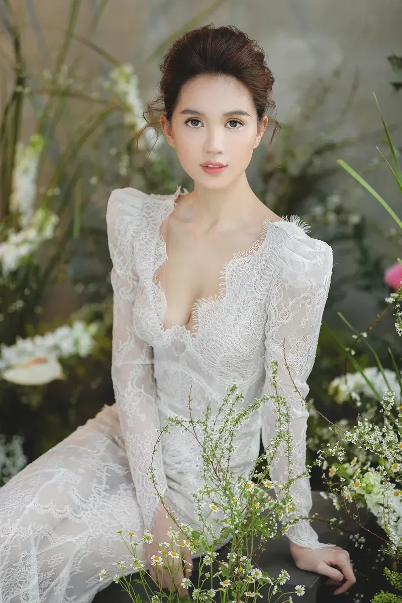 Ngọc Trinh không mặc nội y trong bộ ảnh gây sốt Ngọc Trinh không mặc nội y trong bộ ảnh gây sốt
