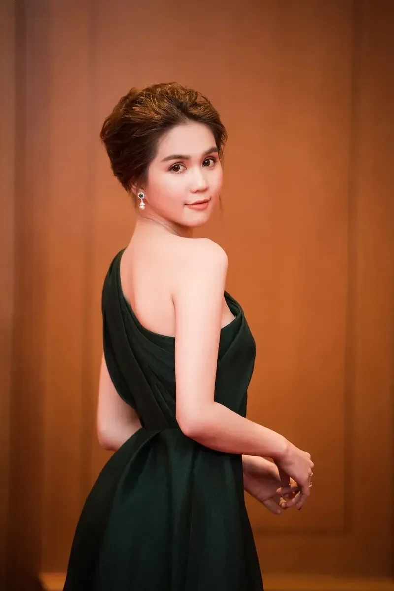 Minh Hằng và Ngọc Trinh là cặp đôi bạn thân nổi tiếng Minh Hằng và Ngọc Trinh là cặp đôi bạn thân nổi tiếng