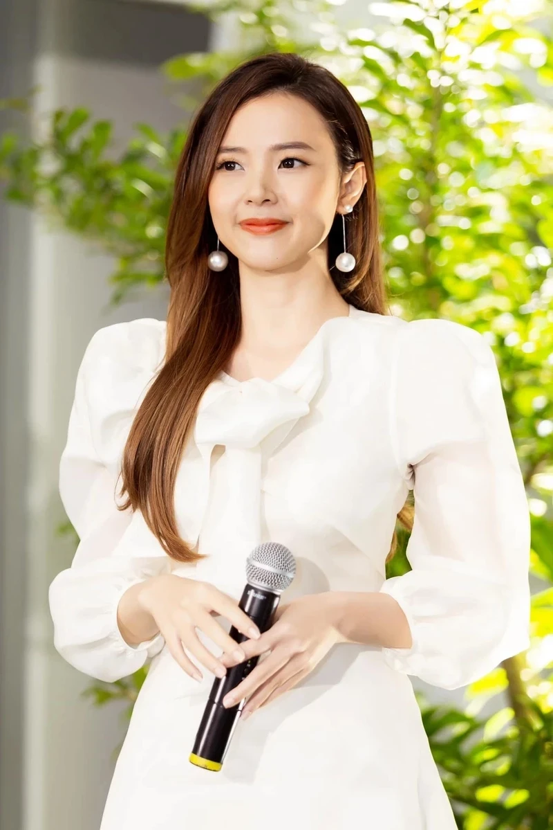 Áo dài Midu tôn vinh vẻ đẹp truyền thống và quyến rũ