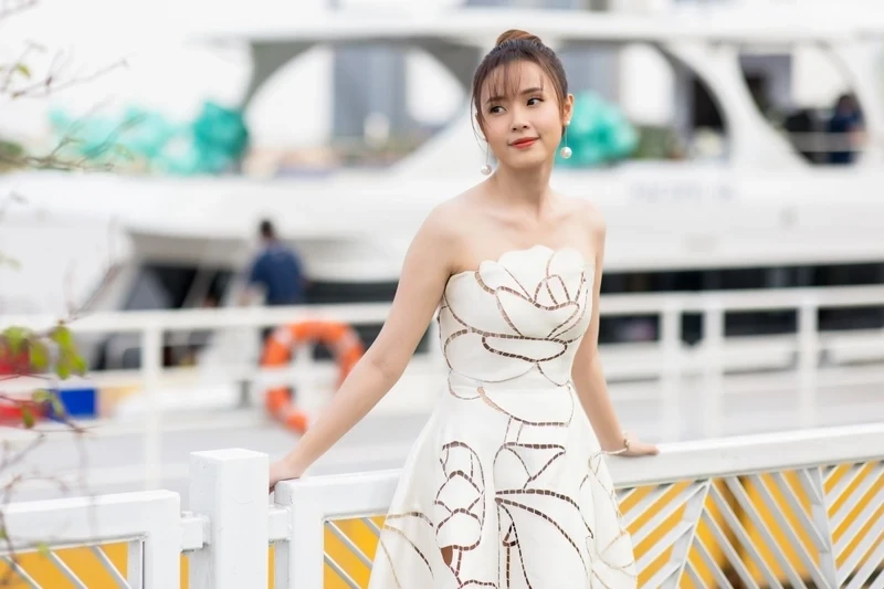 Hình ảnh Mi Du thể hiện sự tự tin và quyến rũ