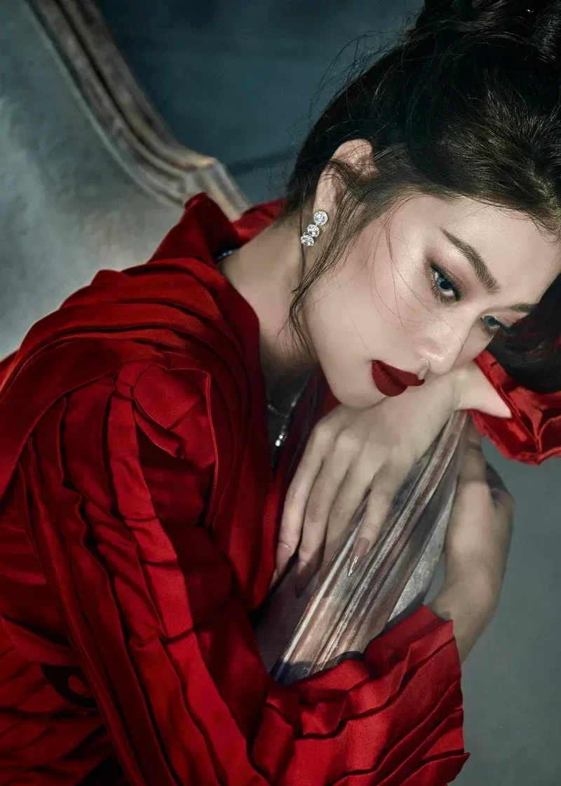 Ngắm nhìn những bức ảnh đẹp của Thiên Ân trong cuộc thi Miss Grand