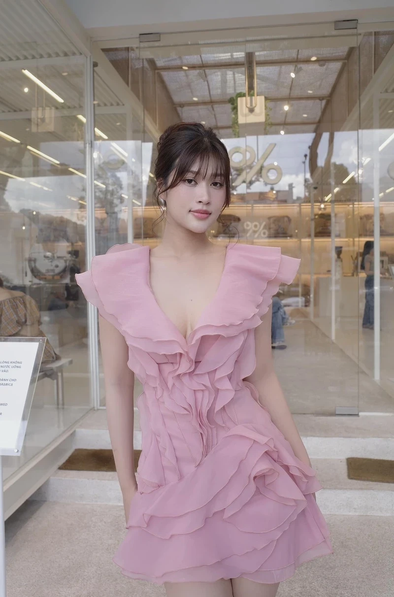 Ngắm hình ảnh hoa hậu Đoàn Thiên Ân đầy sức hút tại sự kiện quốc gia