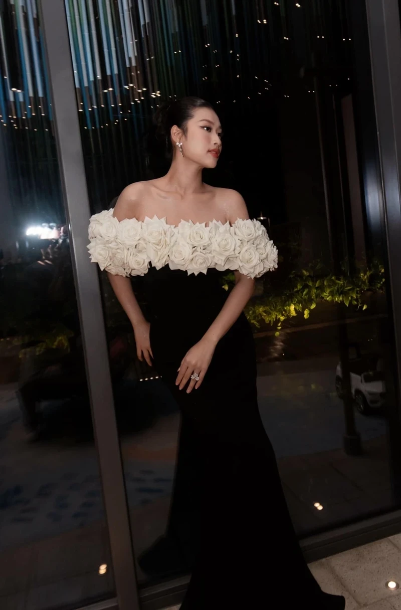 Thiên Ân tự tin khoe dáng trong bộ bikini quyến rũ trên sàn diễn