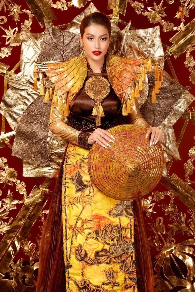 Hoa hậu Thiên Ân tỏa sáng trong phần thi bikini nóng bỏng