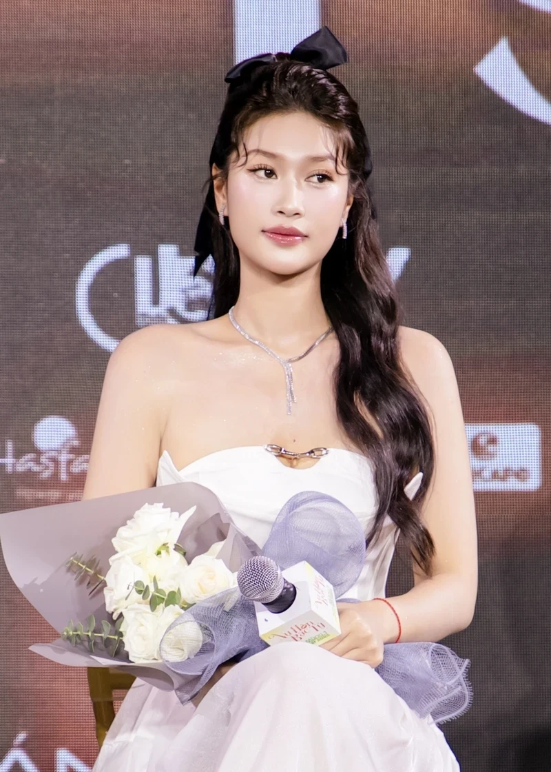 Hình ảnh hoa hậu Thiên Ân mặc bikini tại cuộc thi Miss Grand Vietnam