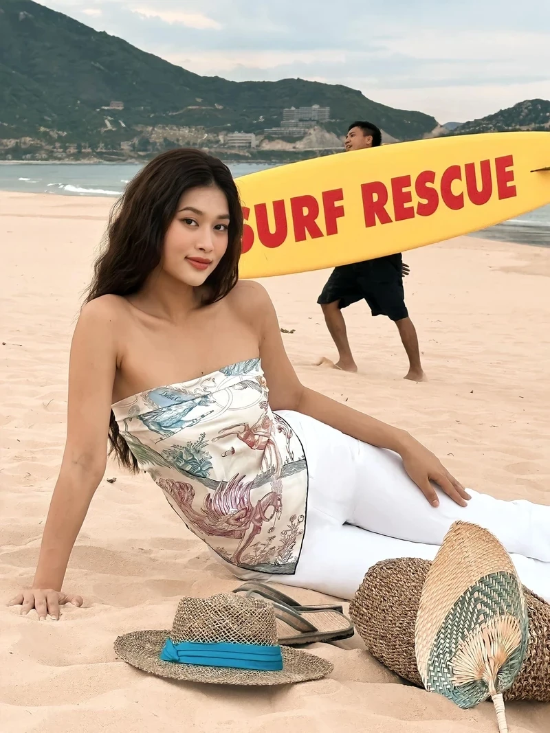 Khả năng tiếng Anh ấn tượng của Thiên Ân trong phần thi ứng xử