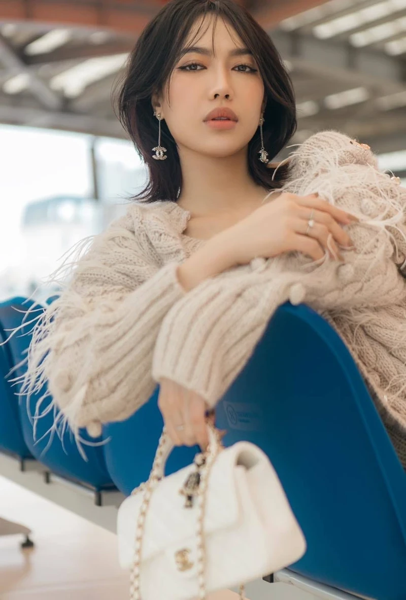 Anh Tú Diệu Nhi thiệp cưới mang đến sự lãng mạn và ngọt ngào