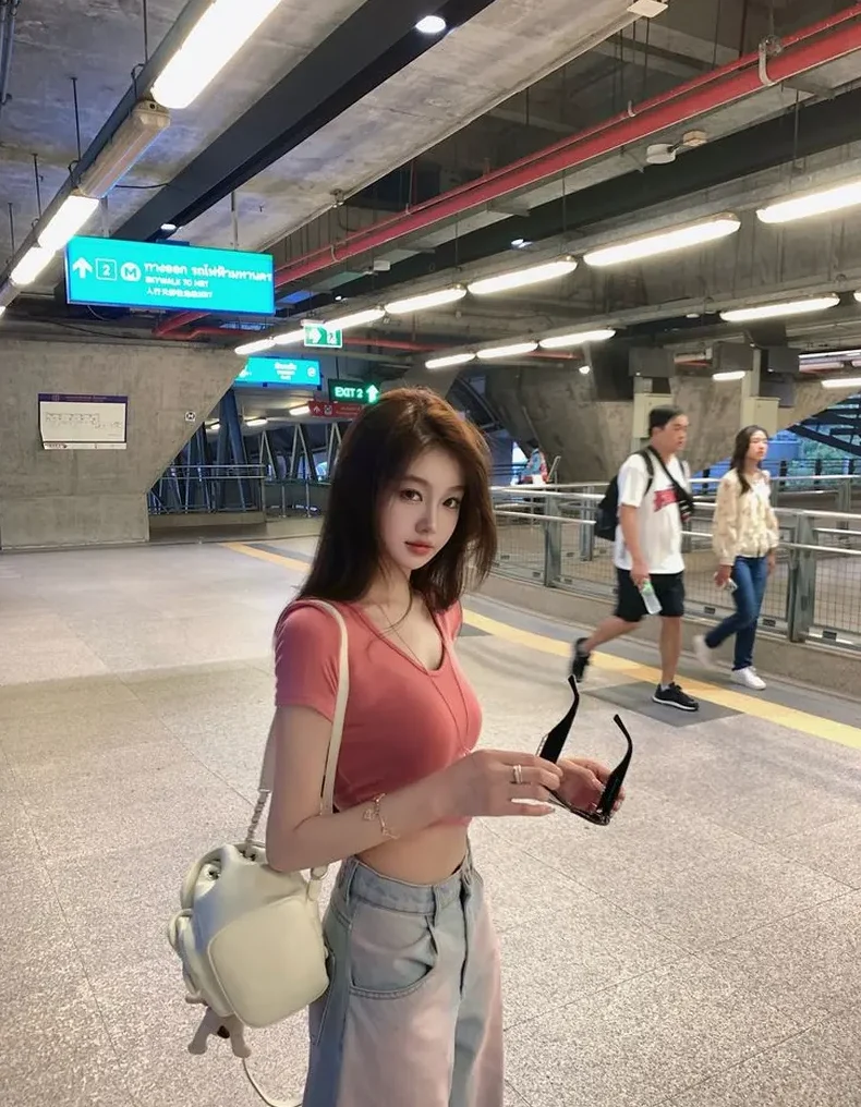 Góc nghiêng hoàn hảo của gái xinh Trung Quốc chụp cam thường iPhone Góc nghiêng hoàn hảo của gái xinh Trung Quốc chụp cam thường iPhone