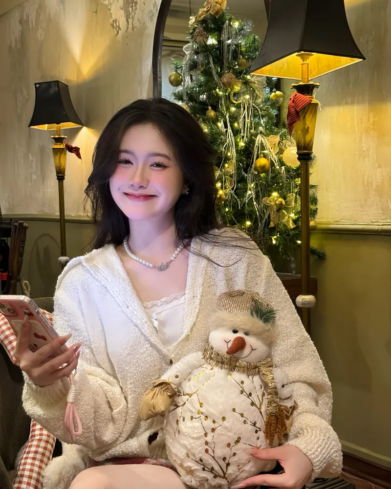 Ảnh gái xinh chụp giáng sinh tại nhà, giản dị nhưng đầy ấm áp Ảnh gái xinh chụp giáng sinh tại nhà, giản dị nhưng đầy ấm áp