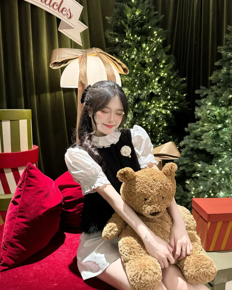 Concept chụp cây thông Noel – Mùa giáng sinh lung linh bên góc nghiêng Concept chụp cây thông Noel – Mùa giáng sinh lung linh bên góc nghiêng