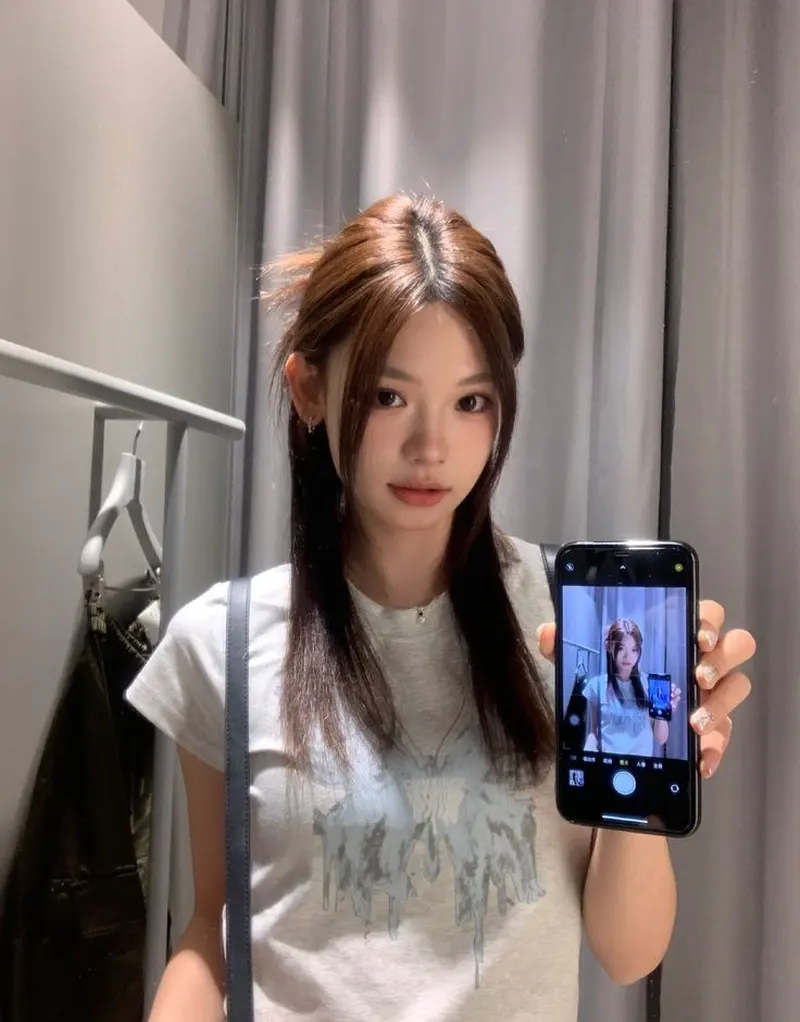 Gái xinh Trung Quốc chụp selfie trước gương, vẻ đẹp tự nhiên và đáng yêu Gái xinh Trung Quốc chụp selfie trước gương, vẻ đẹp tự nhiên và đáng yêu