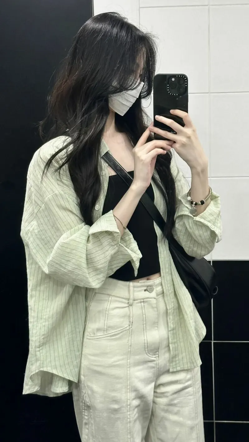 Góc nghiêng chụp trước gương, khẳng định nét riêng của gái xinh Việt Góc nghiêng chụp trước gương, khẳng định nét riêng của gái xinh Việt